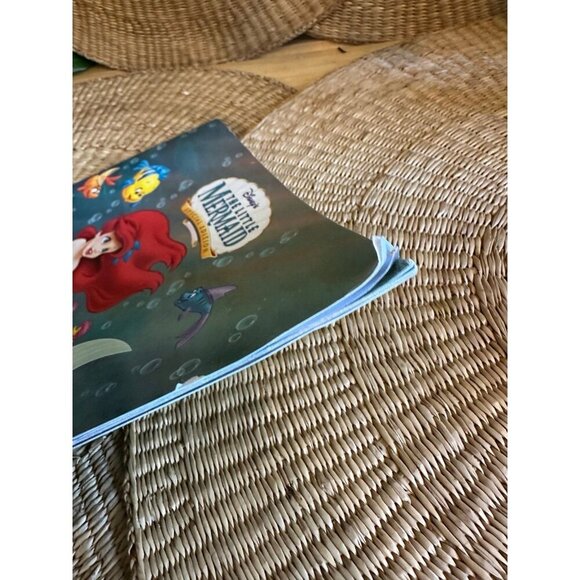 The Little Mermaid book and Ariel figurine - Picture 7 of 10